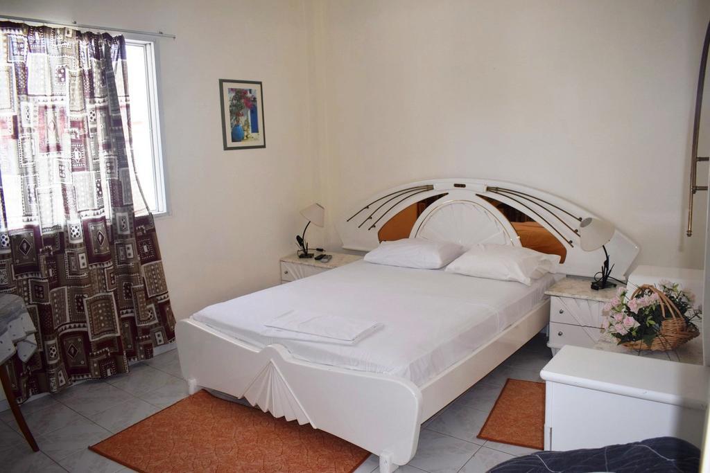 Miloi Rooms And Apartments Exterior foto